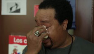 【感動動画】小学校の用務員が、体育館に呼びされて扉を開けた先にあった光景は...