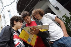 海外の人たちが、平気な顔で間違った道を教える理由に超納得！！