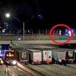 高速道路でトラックが一列に停車?!その理由に世界中から称賛の嵐!!