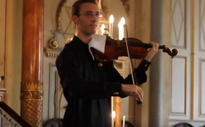 クラシックの演奏中にスマホの着信音...そのときの演奏者のとった対応に称賛の嵐！！