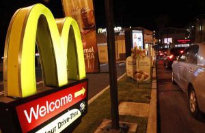 アメリカのマクドナルドのドライブスルーで起きた奇跡の話「ペイ・イット・フォワード・チェーン」に超感動！！