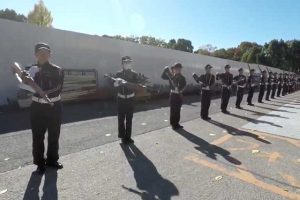 自動小銃を使った防衛大学校儀仗隊の「波」という技が凄すぎる!!