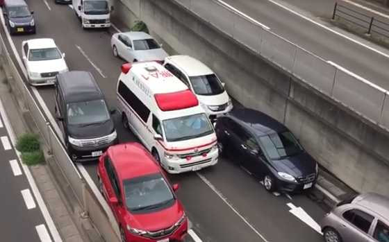 日本で救急車が近付いてきたときの一般車両の対応に海外で称賛の嵐!!