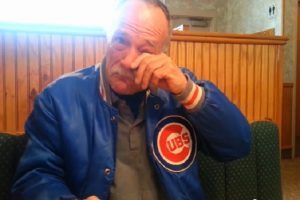 【感動動画】娘から渡された手紙に感動するパパの涙にもらい泣き！！