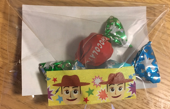 小児科の受付でもらったお菓子のプレゼントの裏側に書いてあったメッセージに超感動！！