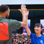NBAのステフィン・カリー選手が大勢の観衆の前で何度もシュートを失敗する少女に伝えたアドバイスとは...
