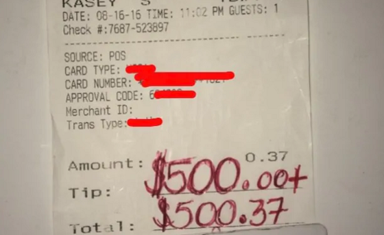 水1杯を注文し、500ドルものチップを支払った理由に超感動!!