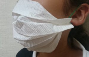 【拡散希望】警視庁災害対策課が教える”簡易マスクの作り方”がためになる！！