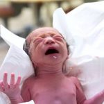 ベテラン助産師が伝える”赤ちゃんの夜泣きに感謝しなさい”に涙があふれる...