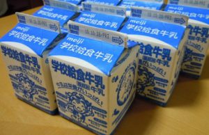 【拡散希望】学校休校で給食ストップで牛乳が大量廃棄の危機?!