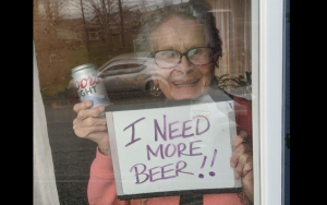93歳のおばあちゃんが自宅隔離中に「ビールがたりない!!」と訴えた結果...
