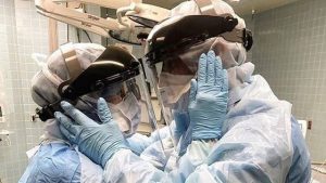 【看護師に給付金を！】ある看護師が”コロナ保菌してるかもしれないから実家には帰らない”と伝えた後の母の行動に涙があふれる...