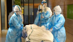 【現役看護師からのお願い】”外出ないで。どれだけ死ぬ気で働いてもバカが移動したら感染が止まらない”