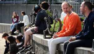 コロナ禍での人々の「密集」の様子は撮影の仕方でこんなに変わる？！