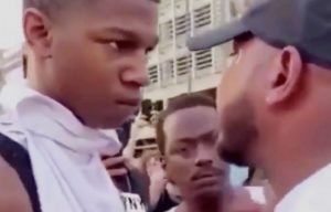 暴動を止めようとする黒人男性から16歳の少年へのメッセージにとても考えさせられる...