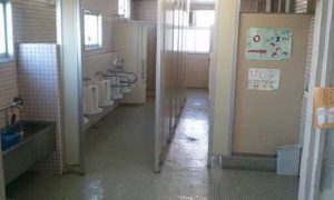 ある小学校の先生が”学校では児童用トイレを使っている理由”に賞賛の嵐!!