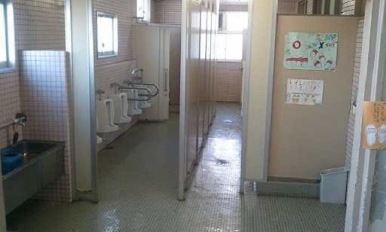 ある小学校の先生が”学校では児童用トイレを使っている理由”に賞賛の嵐！！