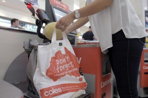 レジ打ちの方が訴える”レジ袋有料化で増えたお客さんのとある迷惑な行動”とは...