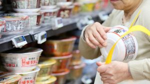 【レジ袋有料化大丈夫？！】過去にわざわざ各店舗が店名が入ったレジ袋を普及させた理由とは...