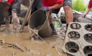 浸水被害があった後の泥かきで”絶対やってはいけないこと”とは...