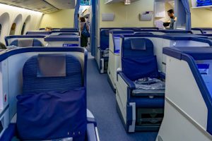 ANAの飛行機内で赤ちゃんに対し悪態をついた男性へのCAの対応が素晴らしすぎる！！