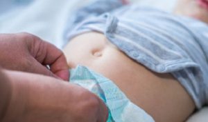 男性用トイレにオムツスペースがなく困った父親が店員に事情を話した結果...