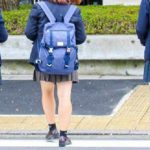 女子高生も大変だ...高校生が大きいリュックを背負っている理由に超納得!!