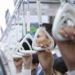 電車で小さな男の子に席を譲ったときの男の子のママへの言葉に心温まる...