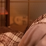 ガラス扉の向こうから何者かがじっとこちらを見ていた...その驚愕の正体とは...