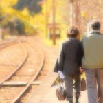 電車で老夫婦に席を譲ろうとして断られた理由が素敵すぎる!!