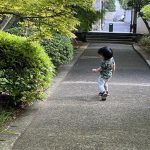 迷彩柄の服を子どもに着させて外遊びは馴染んで危ないって本当?!