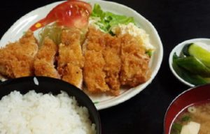 あるとんかつ屋さんに車椅子での入店の相談をしたら設備以上に心がバリアフリーだった話に超感動！！