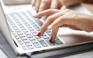 日本とオーストラリアの会社を病欠するときの連絡の違いがネットで話題に！！