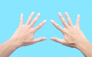 子どもの「なんで右と左があるの?」の対する母親の回答が逸材過ぎるw