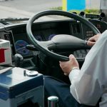 マスクなしでおばあさんがバスに乗り込んできたときの乗客たちの対応が...