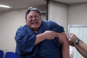 【力士に使う注射はでかい？！】”注射をされるときの力士シリーズ”がおもしろすぎるｗｗｗ