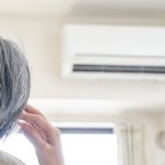 「エアコン嫌いで...」と暑い部屋でも高齢者がエアコンをつけない本当の理由は...