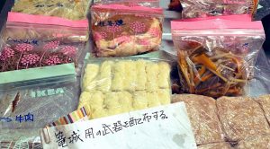 【篭城用の武器】母親から届いた仕送りの中にあった手紙の内容に涙がこぼれる...