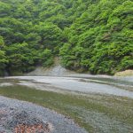 【この時期に川で遊ぶ奴らへ】川で遊ぶときにこうなったら逃げるべし...