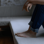 うつ病で休んでいる人は仕事には来れないのに遊びには行けるのか?!