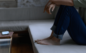 うつ病で休んでいる人は仕事には来れないのに遊びには行けるのか？！